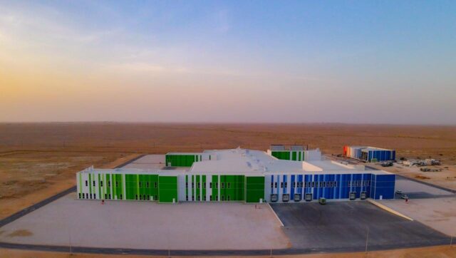 A iniciativa reforça a estratégia da JBS de diversificação geográfica e de proteínas, além da proximidade com mercados consumidores estratégicos